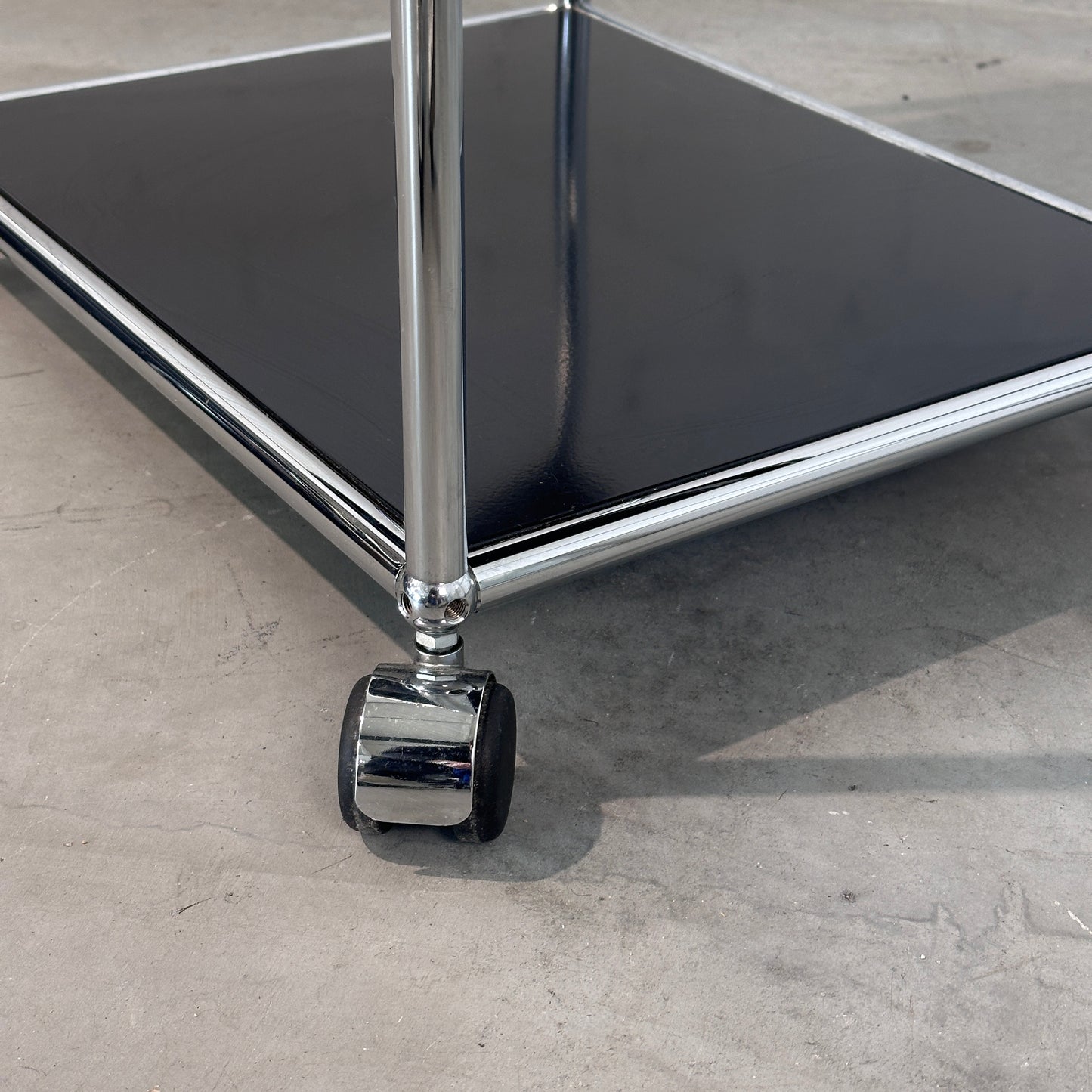 USM Haller Beistelltisch 50x39,5 schwarz