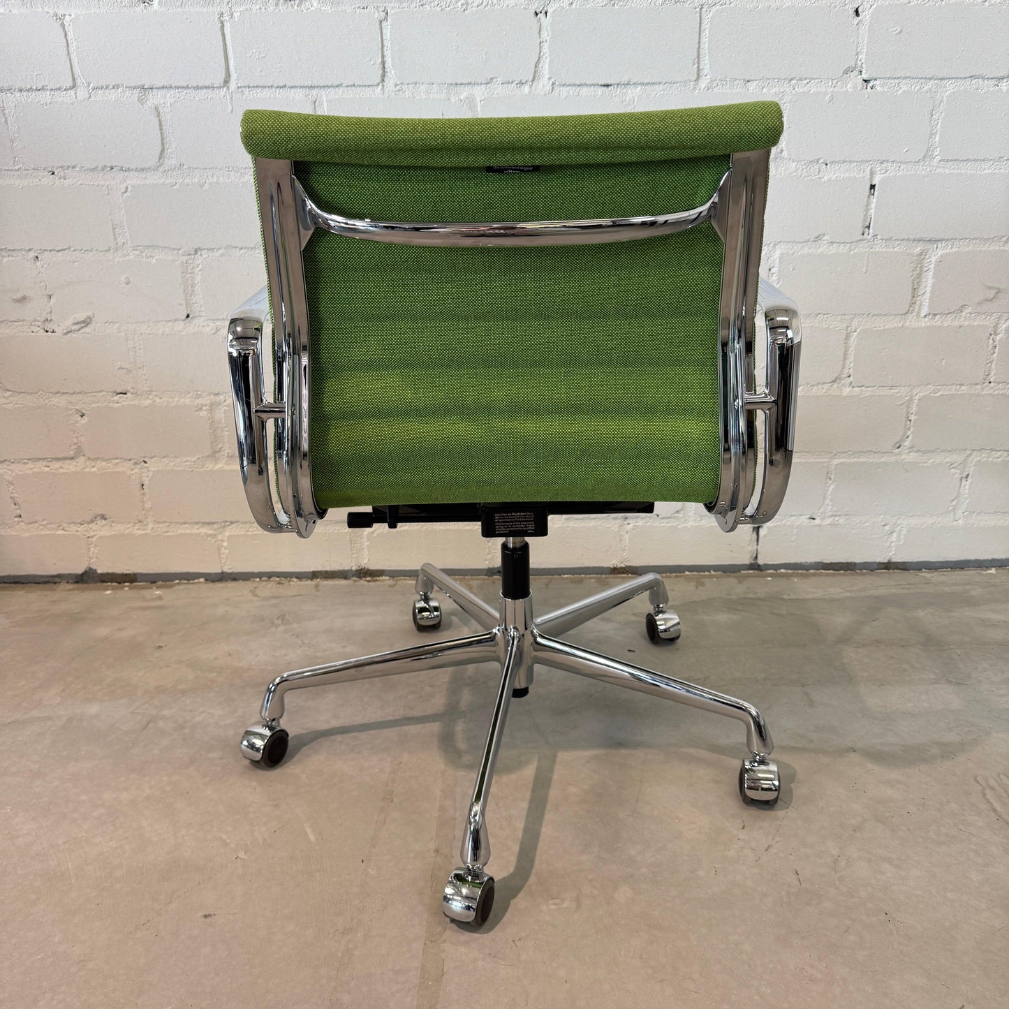 Vitra EA 117 Hopsak wiesengrün / wald