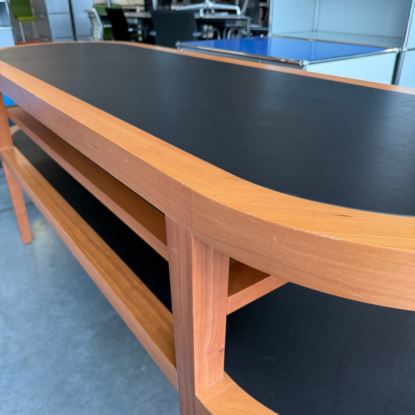 Handgefertigter Beistelltisch / Serviertisch Massivholz Kirsche