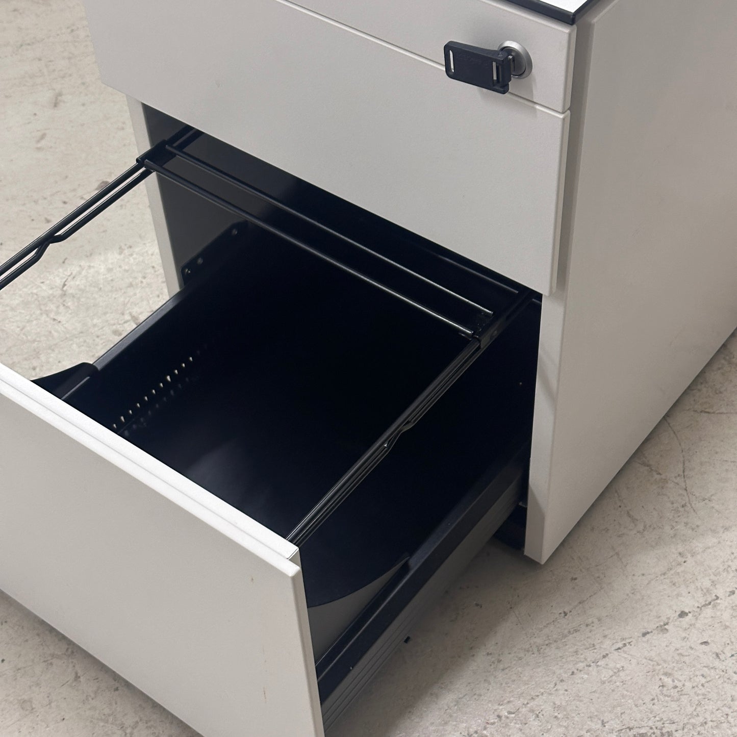 Steelcase Rollcontainer 3 Schubladen weiß