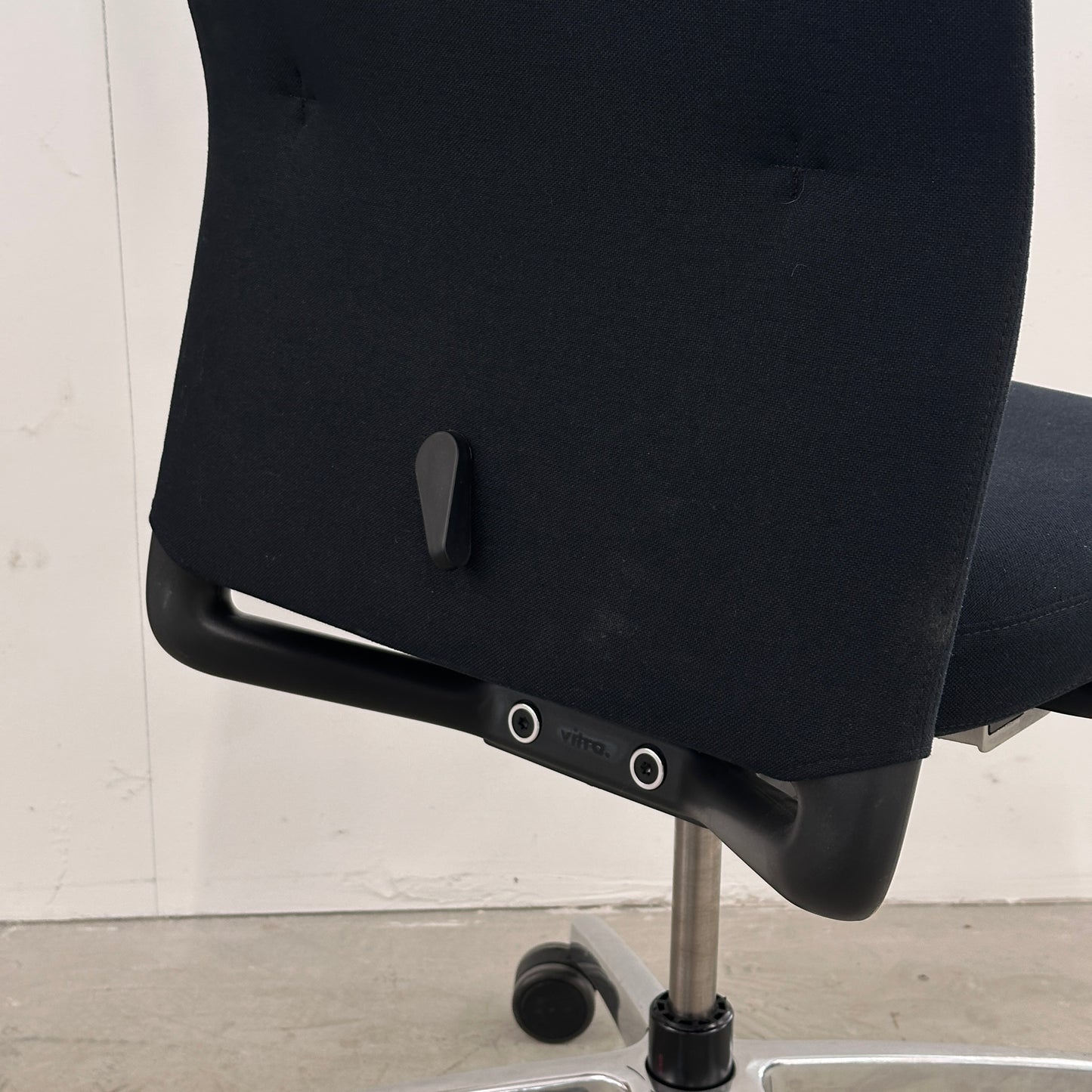 Vitra ID Trim L mit Kopfstütze (ohne Armlehnen)