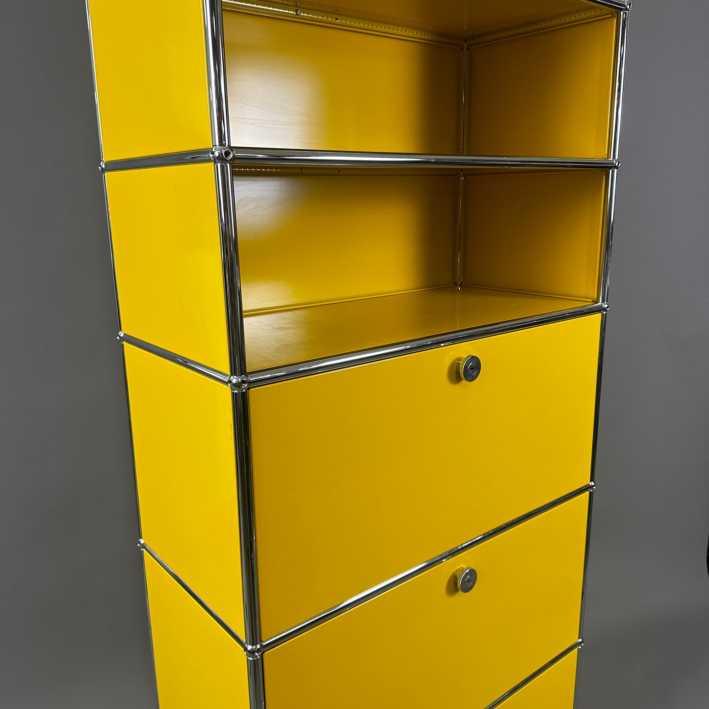 USM Haller Highboard goldgelb 35cm tief 3 Fächer / 3 Klappen