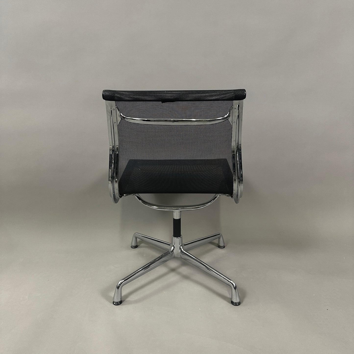 Vitra EA 105 Netz schwarz drehbar