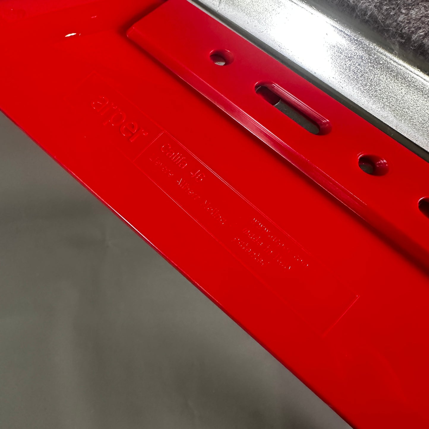 Arper Catifa 46 weiß/rot