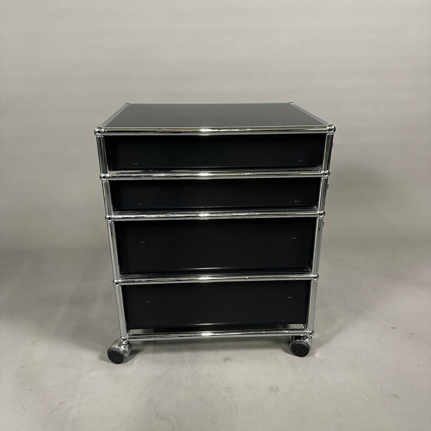 USM Haller Rollcontainer schwarz (4 Auszüge)
