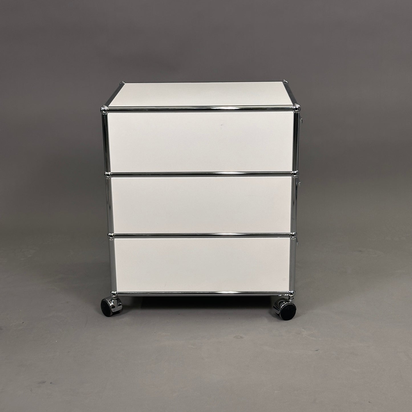 USM Haller Rollcontainer weiß (3 Auszüge) mit Rückpanelen