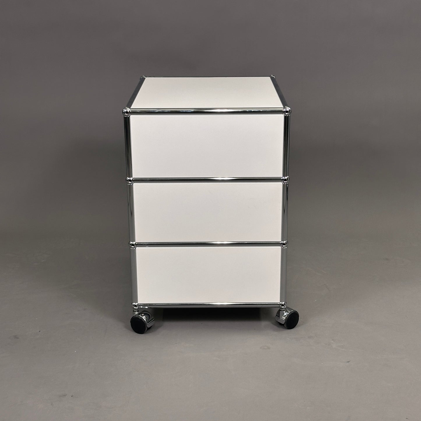 USM Haller Rollcontainer weiß (3 Auszüge) mit Rückpanelen