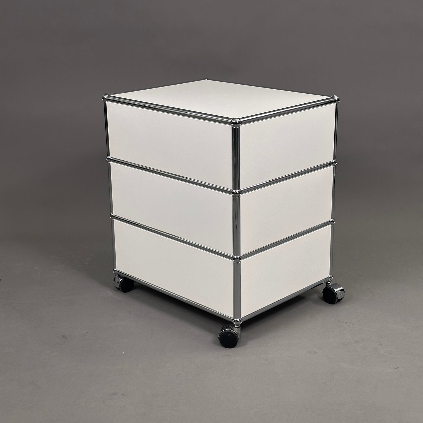 USM Haller Rollcontainer weiß (3 Auszüge) mit Rückpanelen