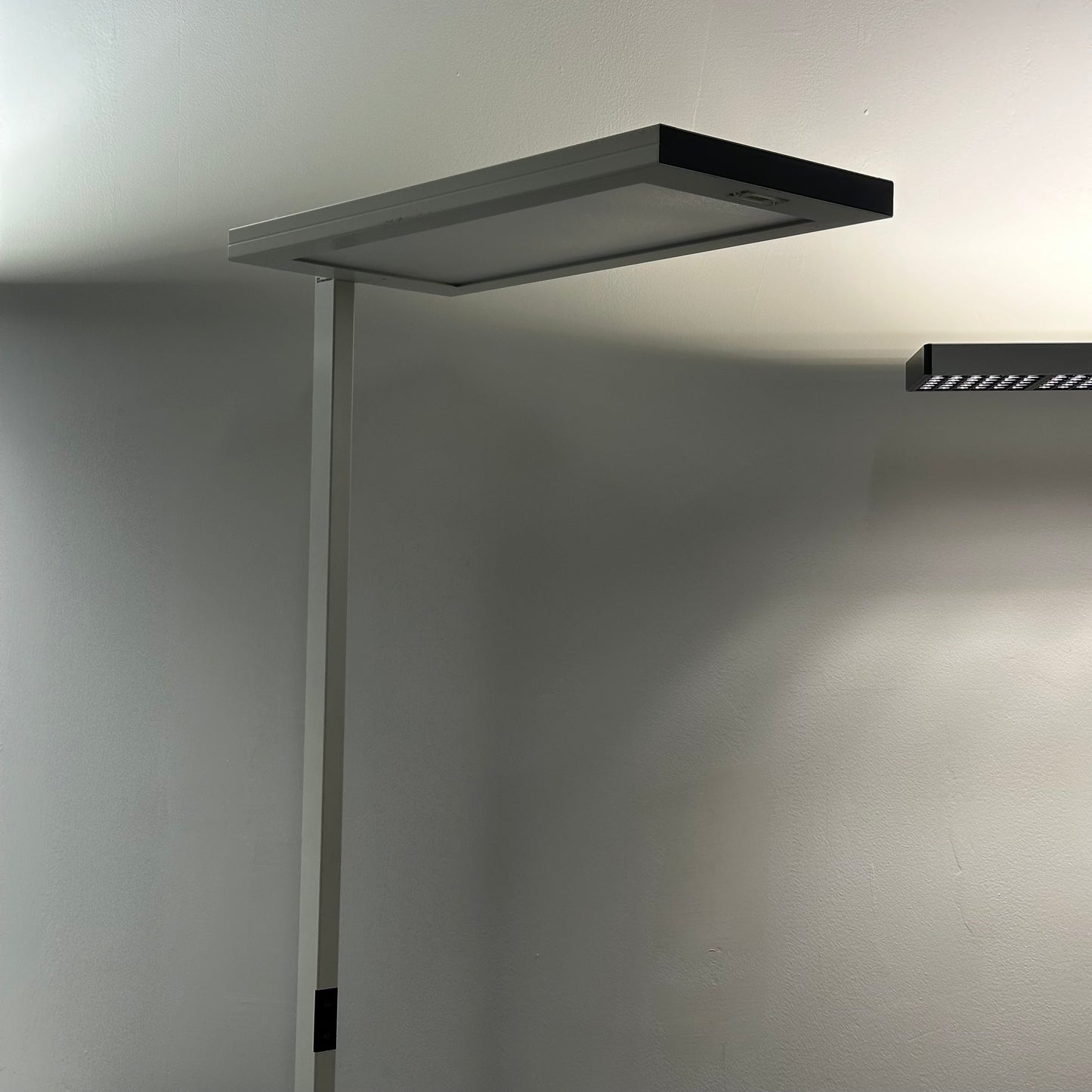 Waldmann Lavigo LED Stehlampe weiß