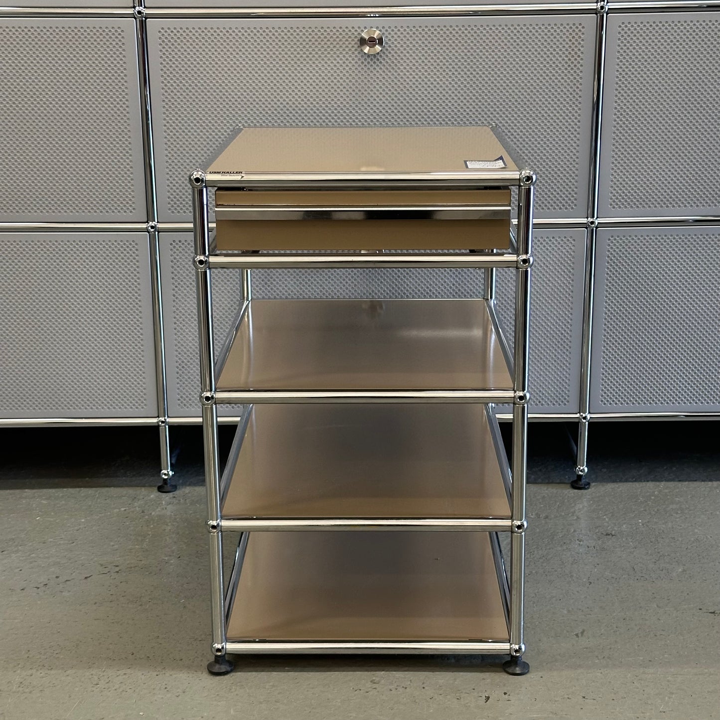 USM Haller Standcontainer Beige (1 Auszug)