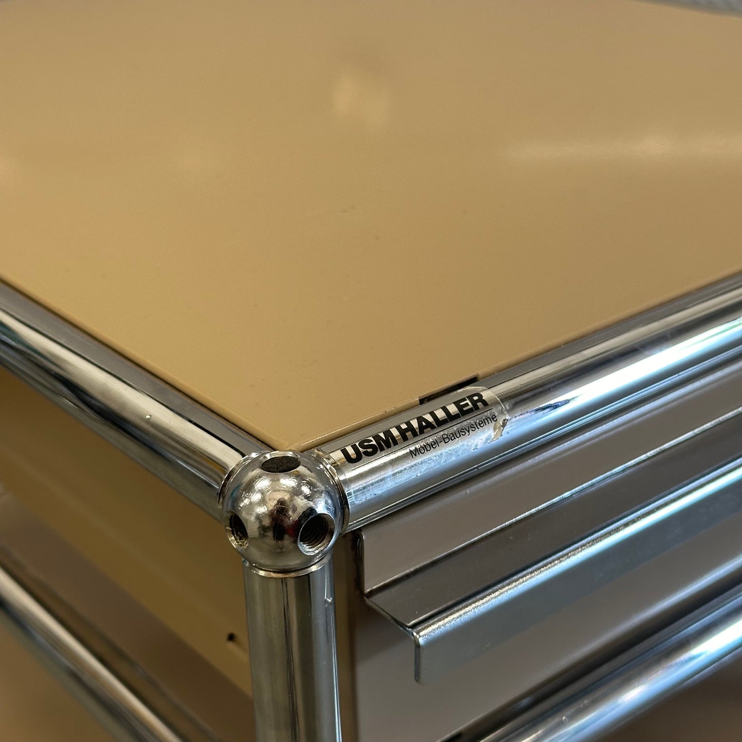 USM Haller Standcontainer Beige (1 Auszug)