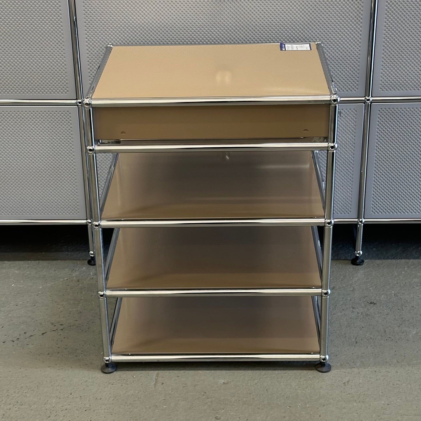 USM Haller Standcontainer Beige (1 Auszug)