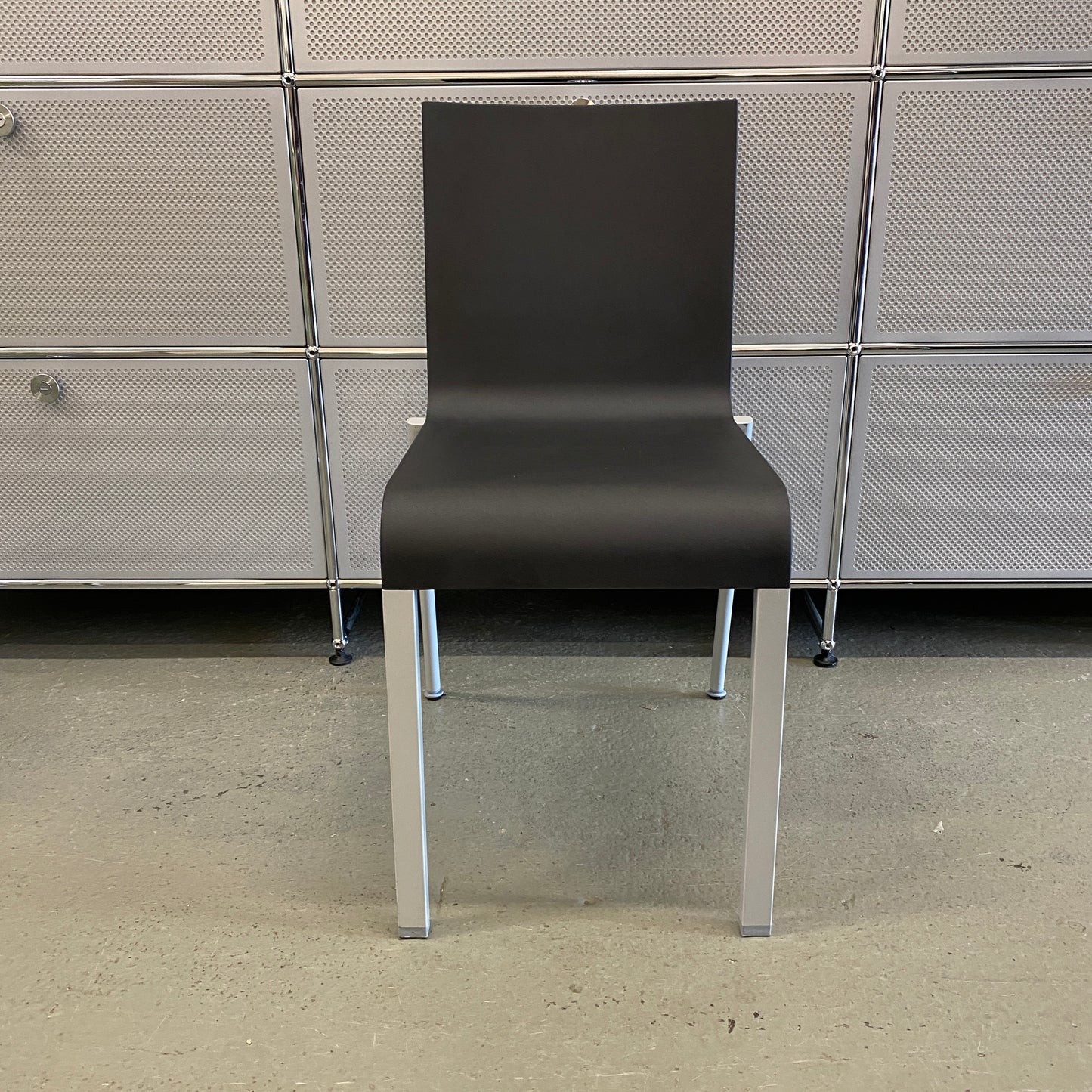 Vitra Aluchair EA 119 Leder (drehbar)