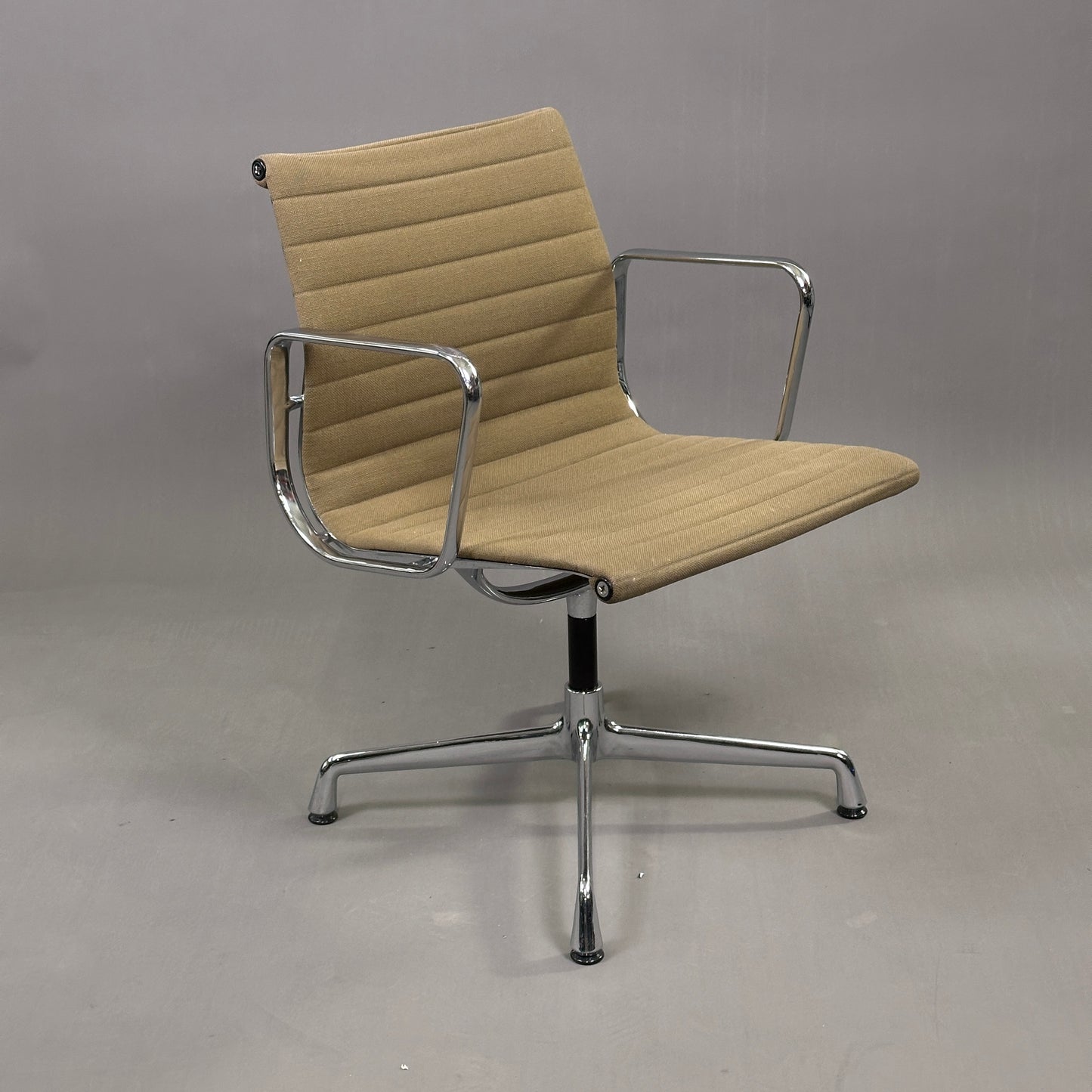 Vitra EA 107 Hopsak braun (nicht drehbar)