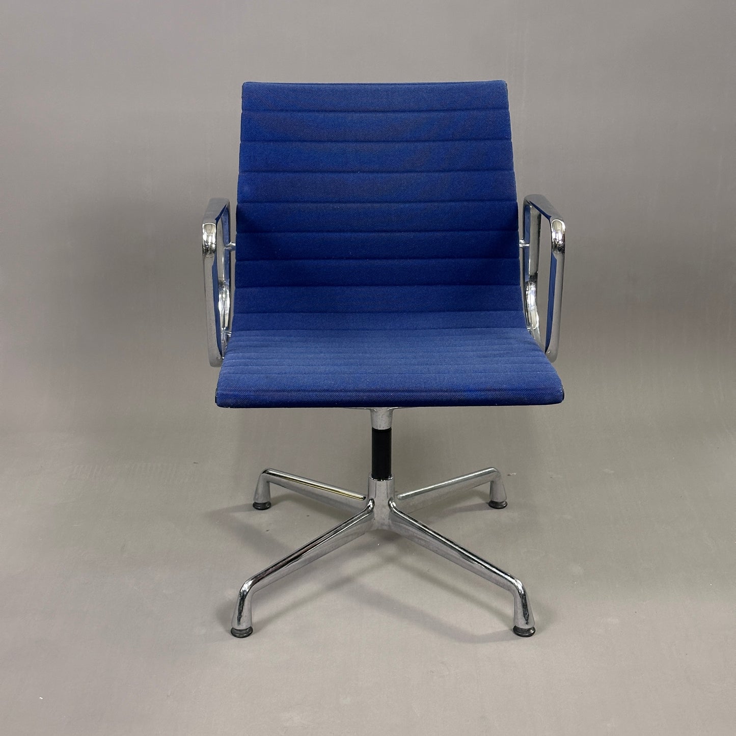 Vitra EA 108 Hopsak blau