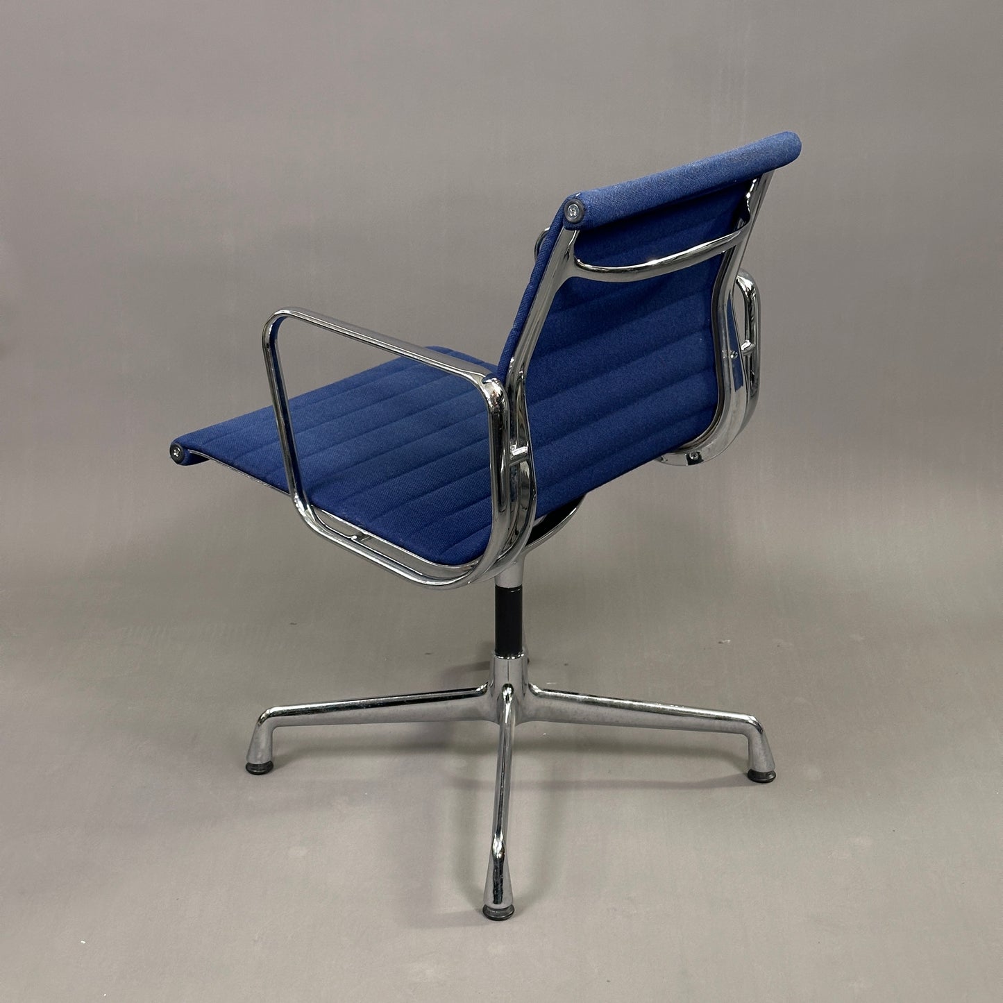 Vitra EA 108 Hopsak blau