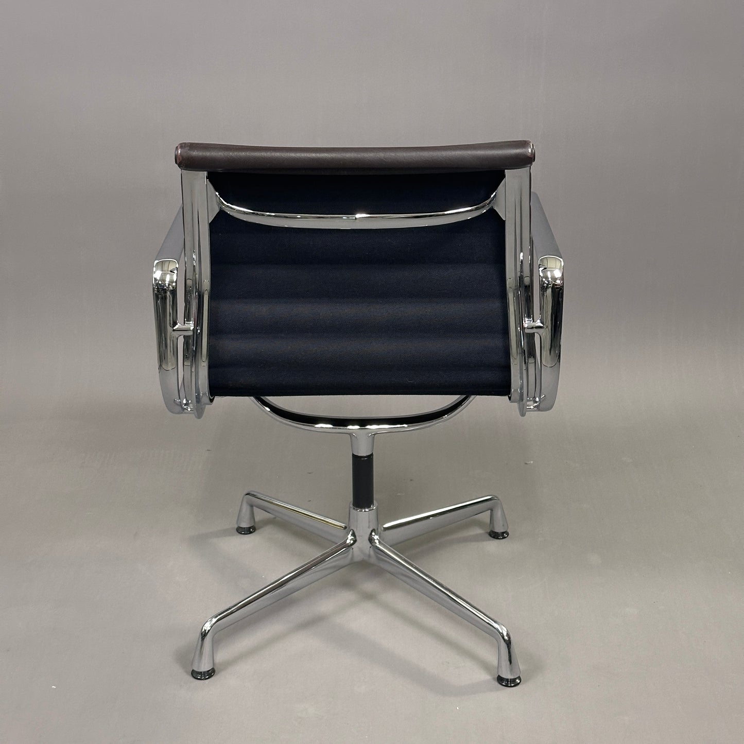 Vitra EA 108 Leder braun (drehbar)