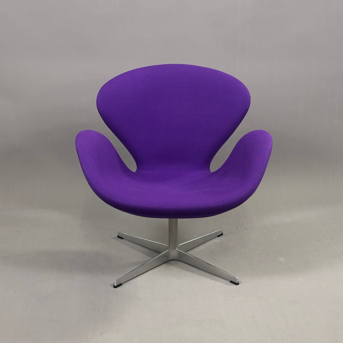 Fritz Hansen Swan Chair Lila