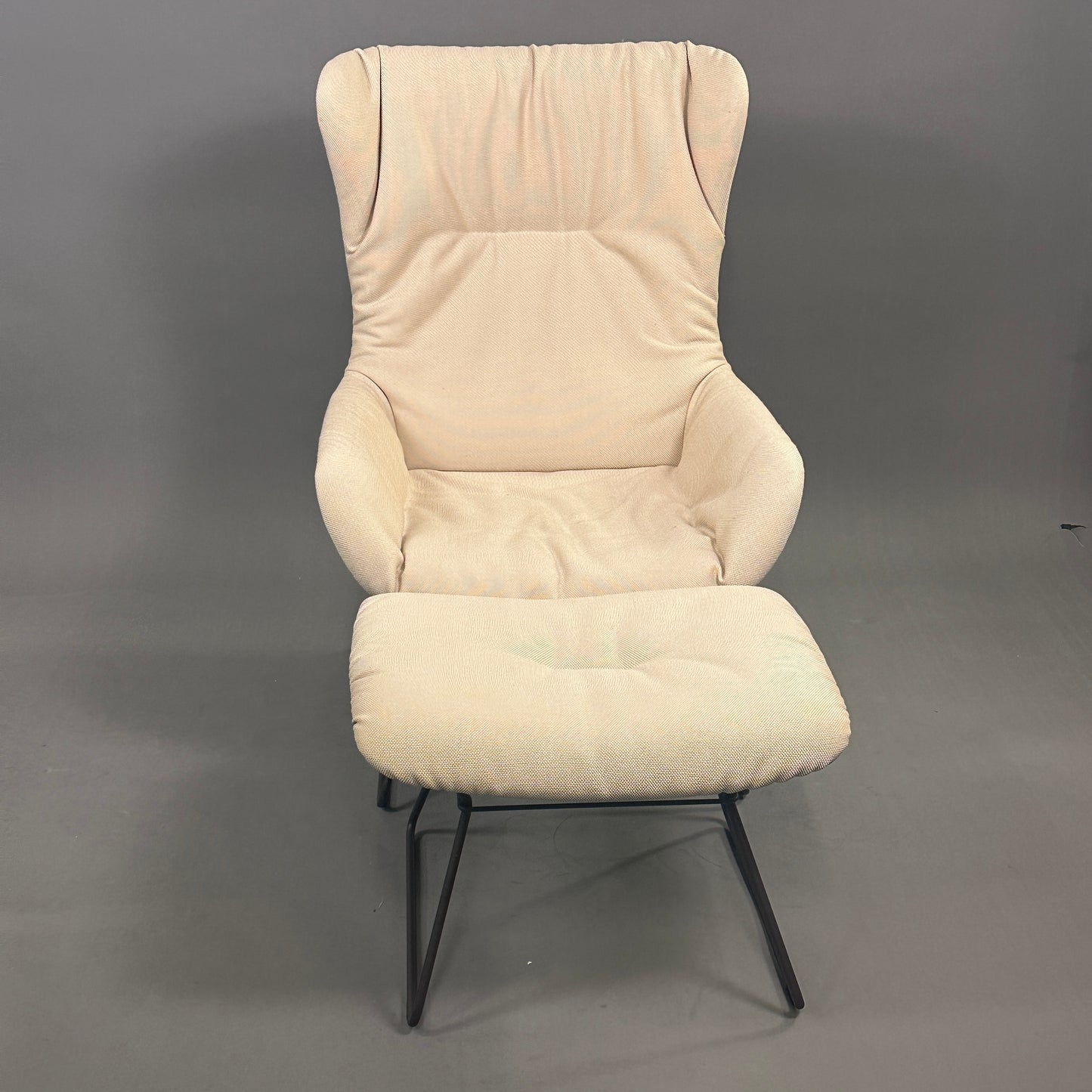 Freifrau Manufaktur Leya Wingback mit Hocker Stoff creme