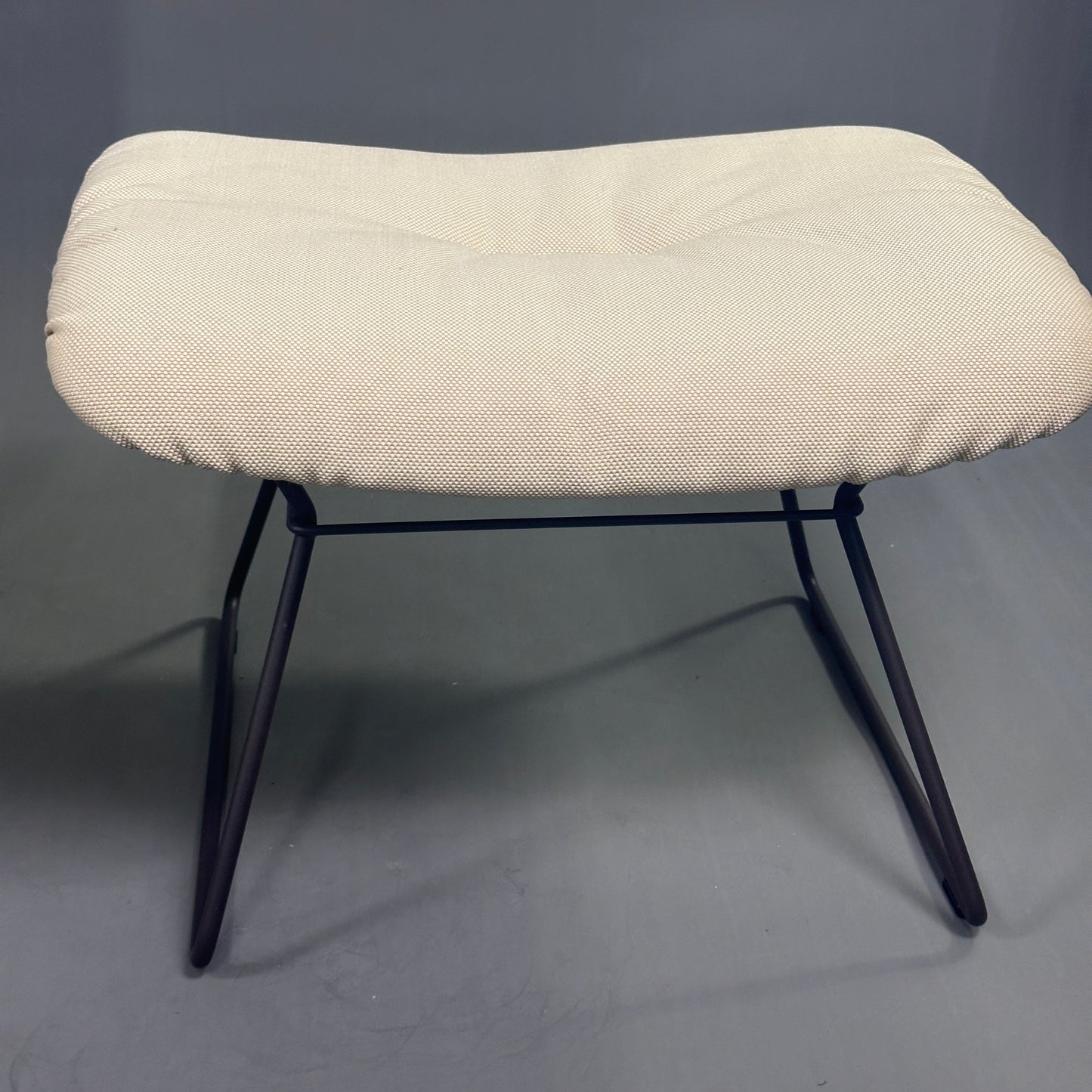Freifrau Manufaktur Leya Wingback mit Hocker Stoff creme