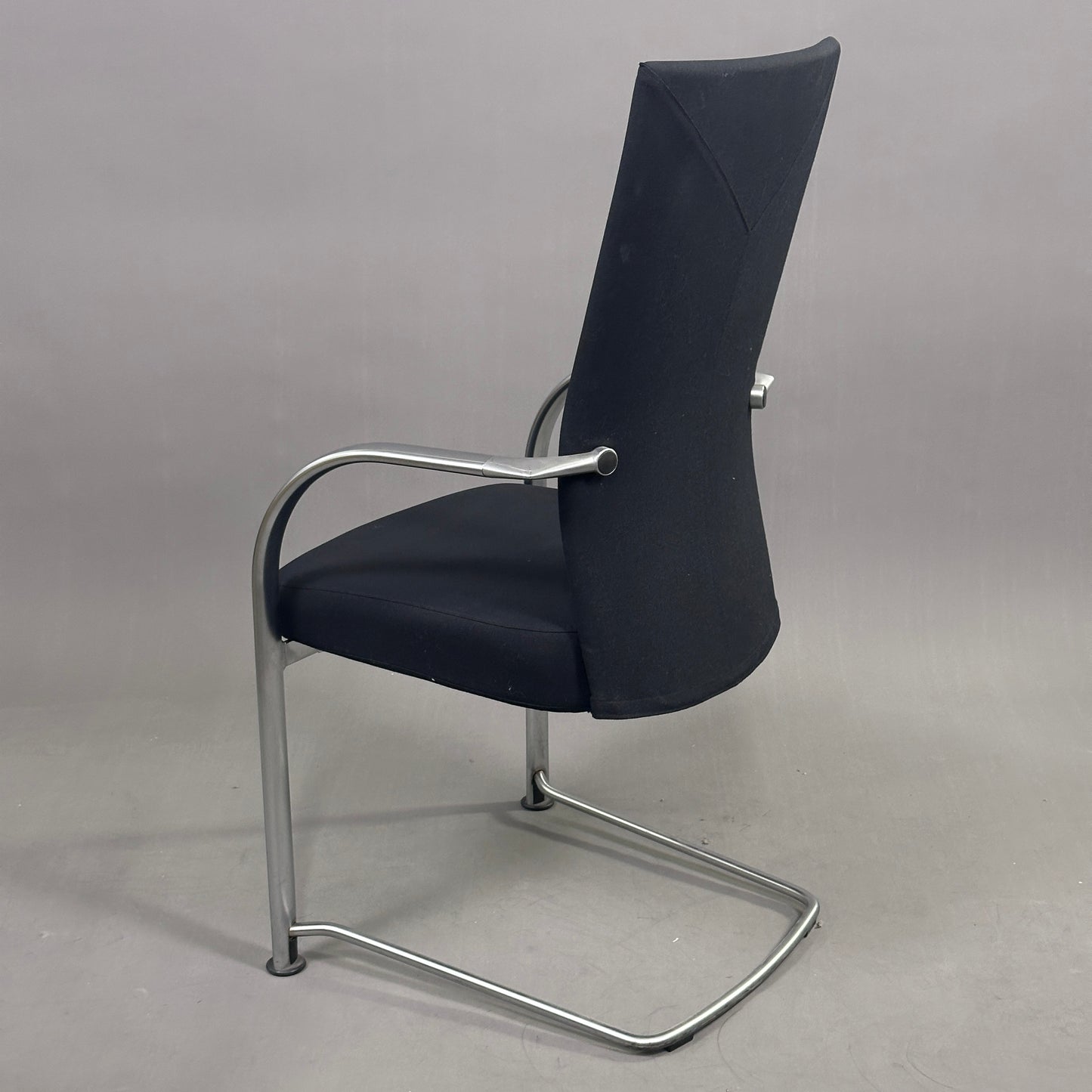 Fritz Hansen Freischwinger Spin schwarz chrom