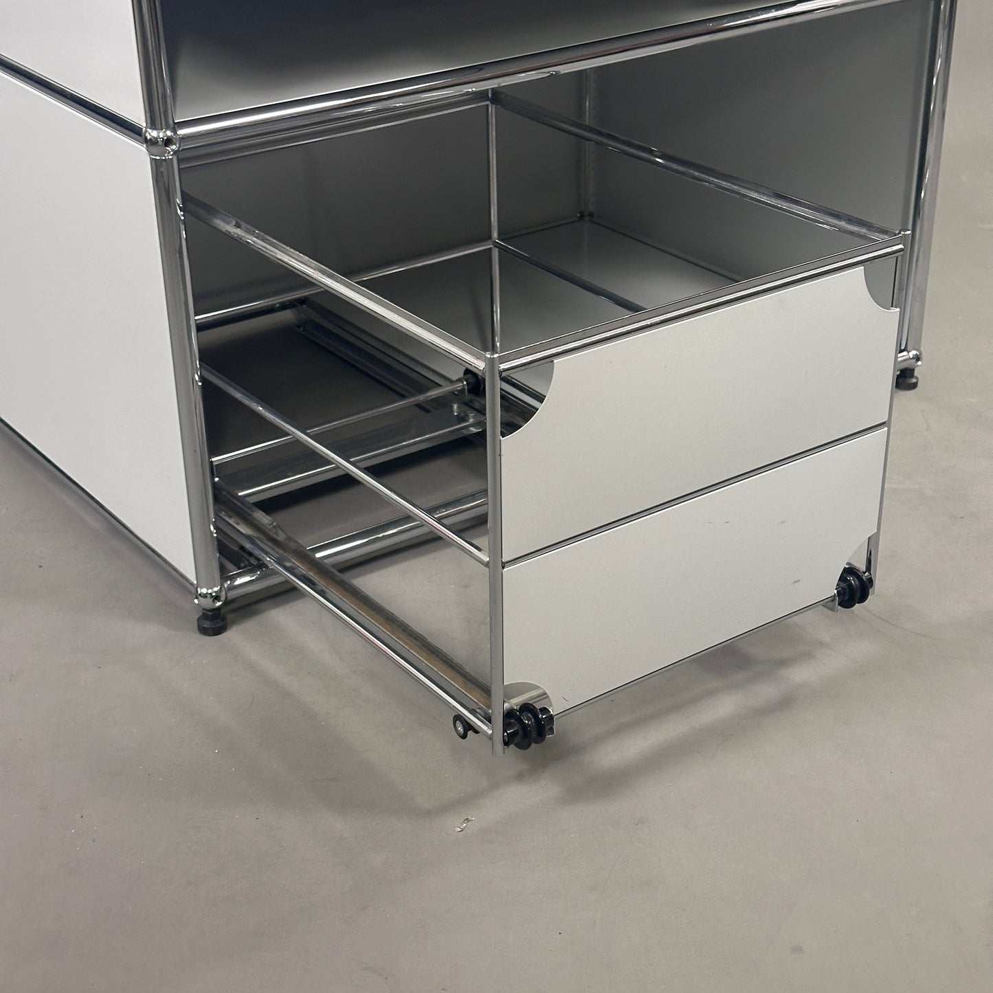 USM Haller Sideboard 1x2 lichtgrau