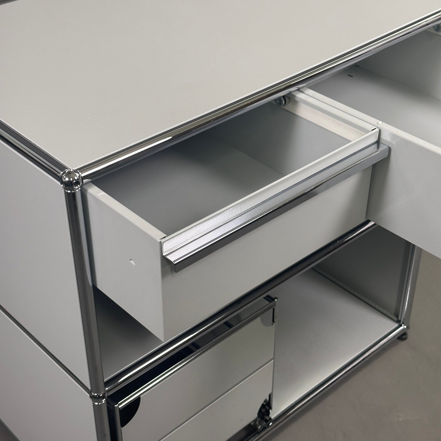 USM Haller Sideboard 1x2 lichtgrau