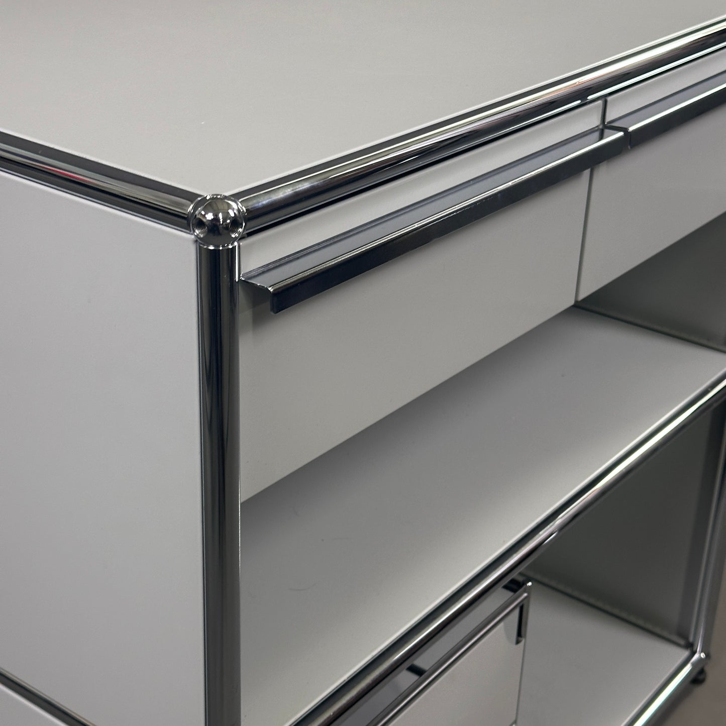 USM Haller Sideboard 1x2 lichtgrau