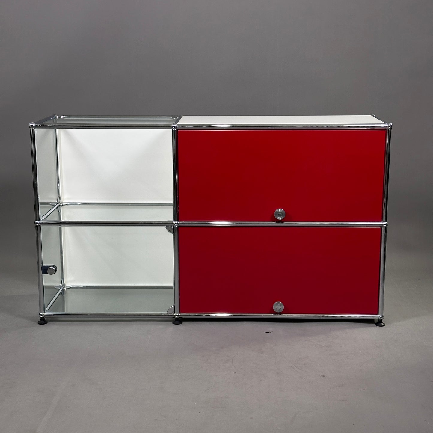 USM Haller Highboard 2x2 weiß/rubinrot/glas