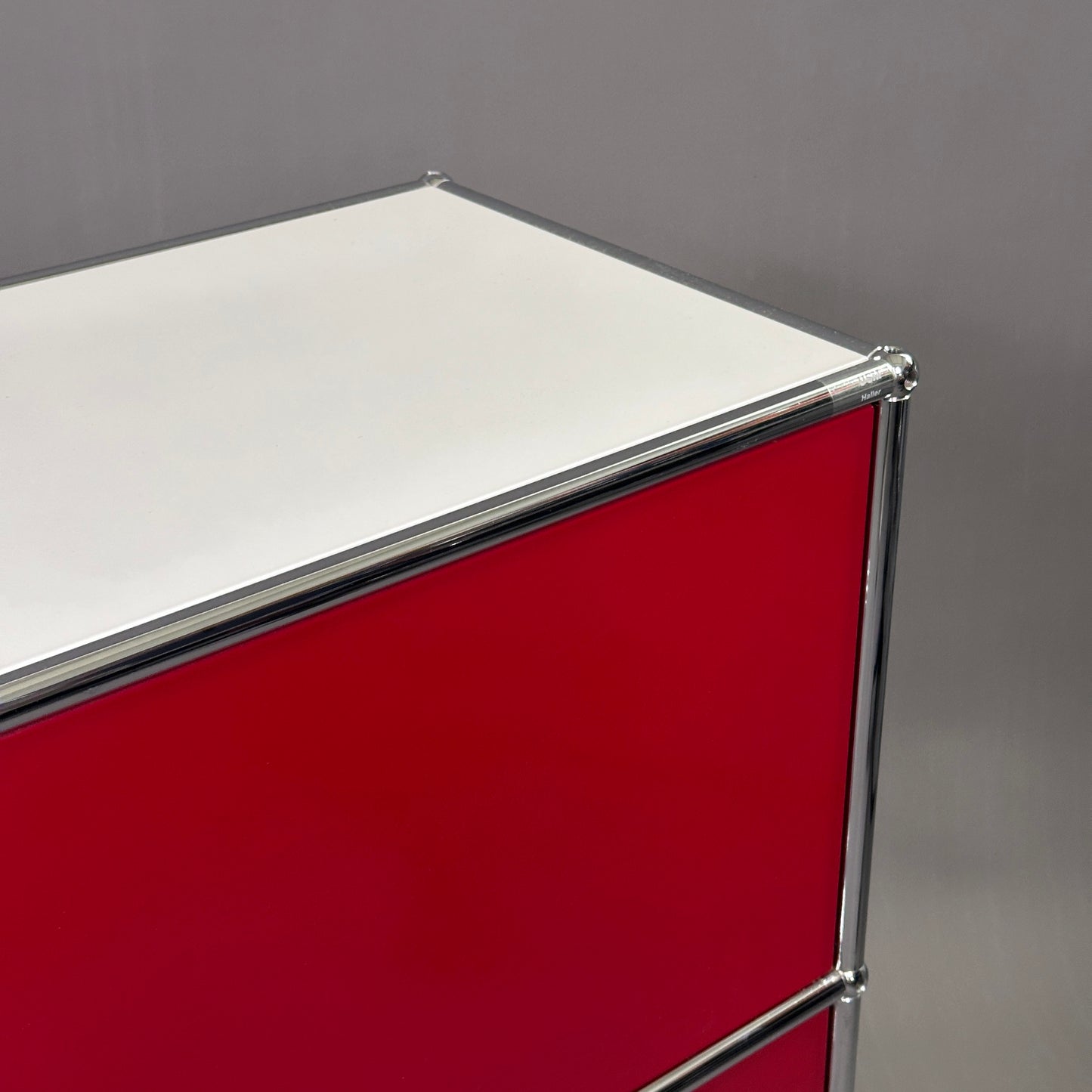 USM Haller Highboard 2x2 weiß/rubinrot/glas