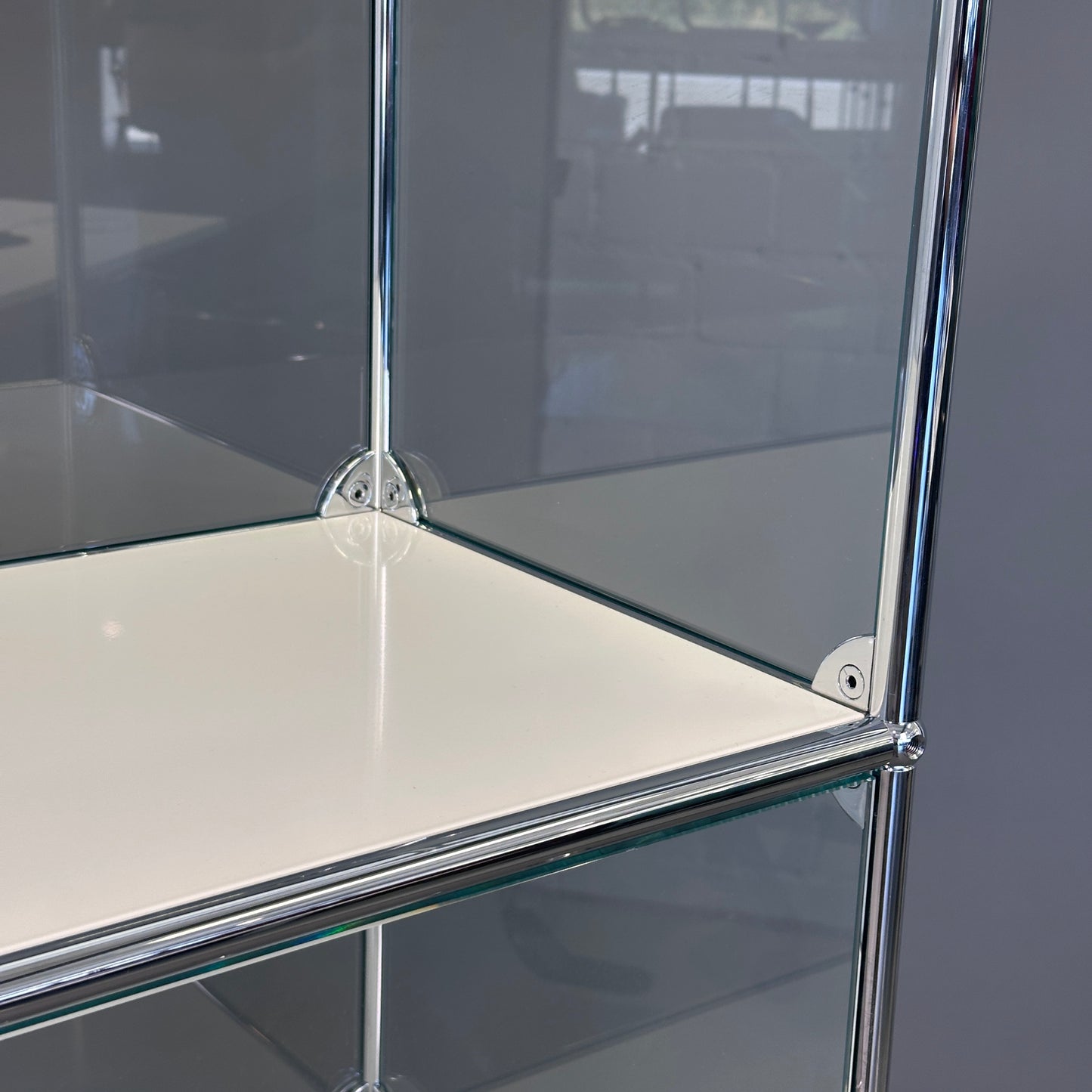 USM Haller Highboard Vitrine 1x4 Glas / weiß