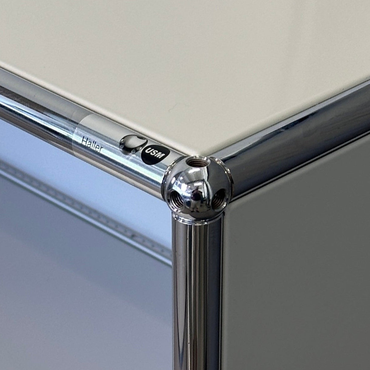 USM Haller Highboad 3x4 lichtgrau offen