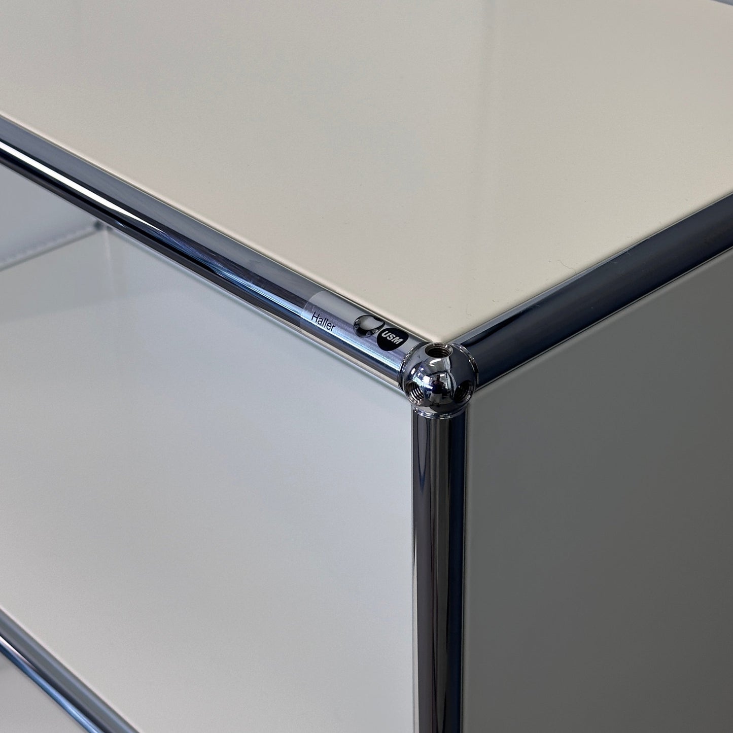 USM Haller Highboard 1x3 weiß mit 2 Klappen (1. Gen.)
