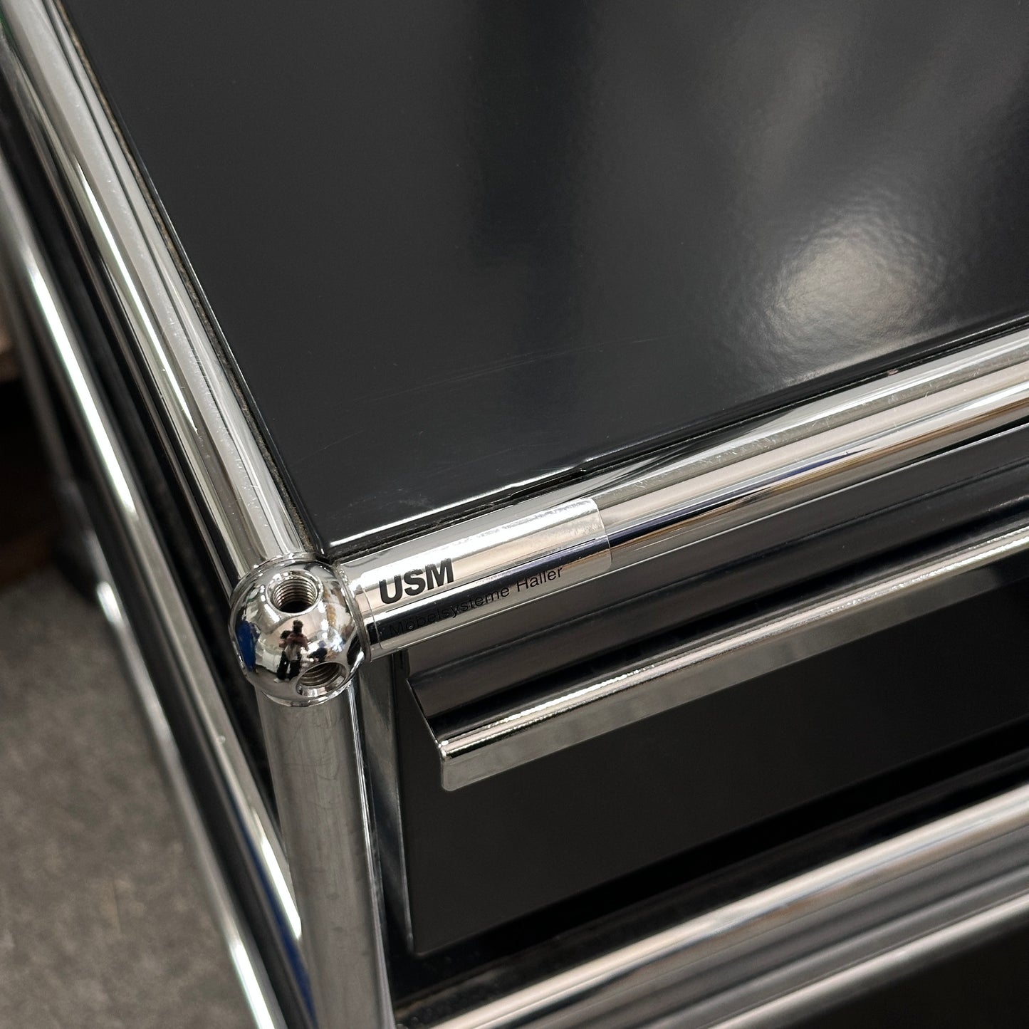 USM Haller Sideboard / Standcontainer schwarz 4 Schubladen