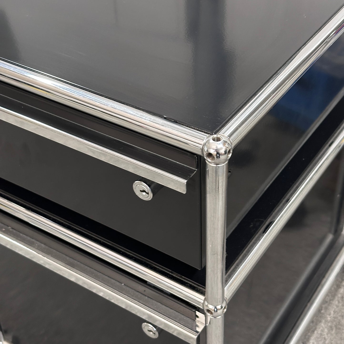 USM Haller Sideboard / Standcontainer schwarz 4 Schubladen