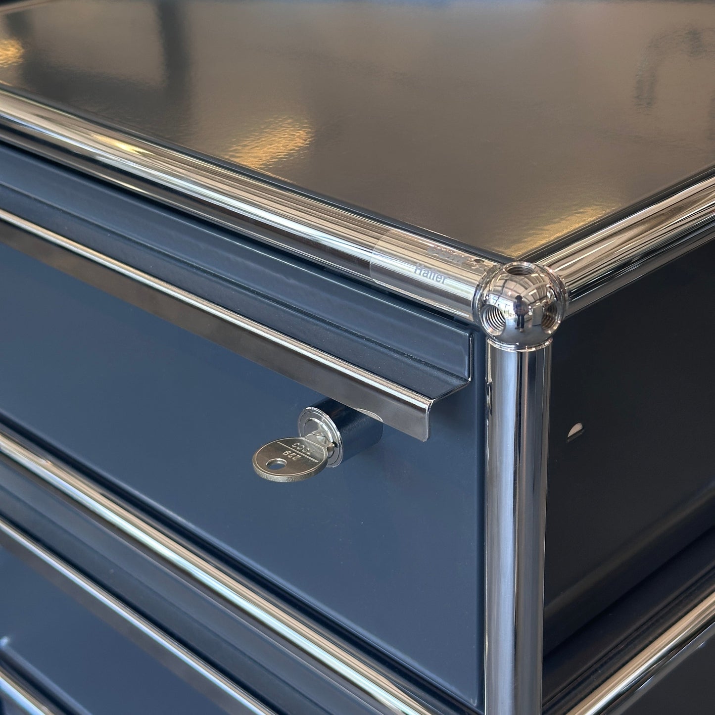 USM Haller anthracite gray rollcontainer with three drawers and one lockable drawer in good used condition