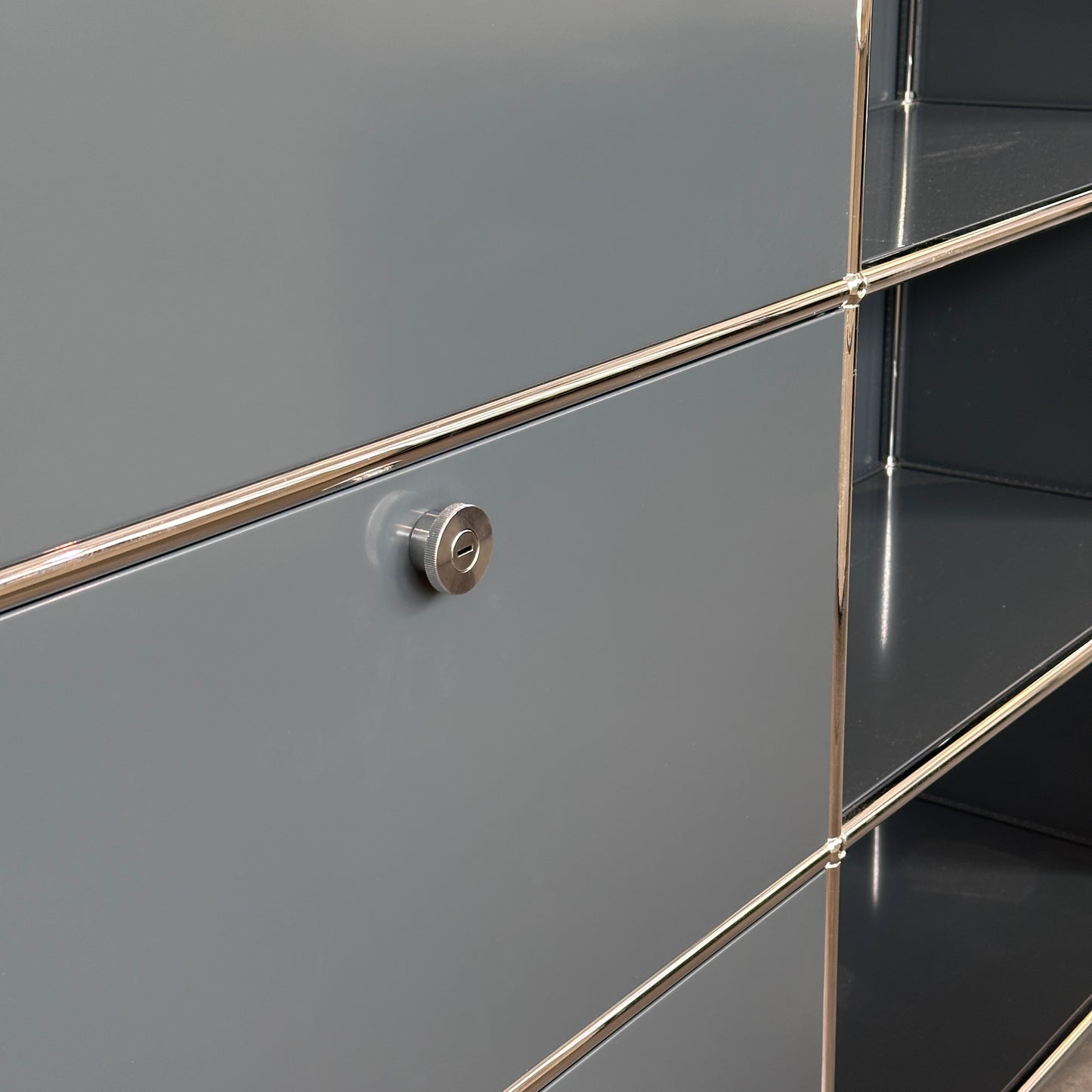 USM Haller Highboard 2x3 anthrazit 3 Klappen