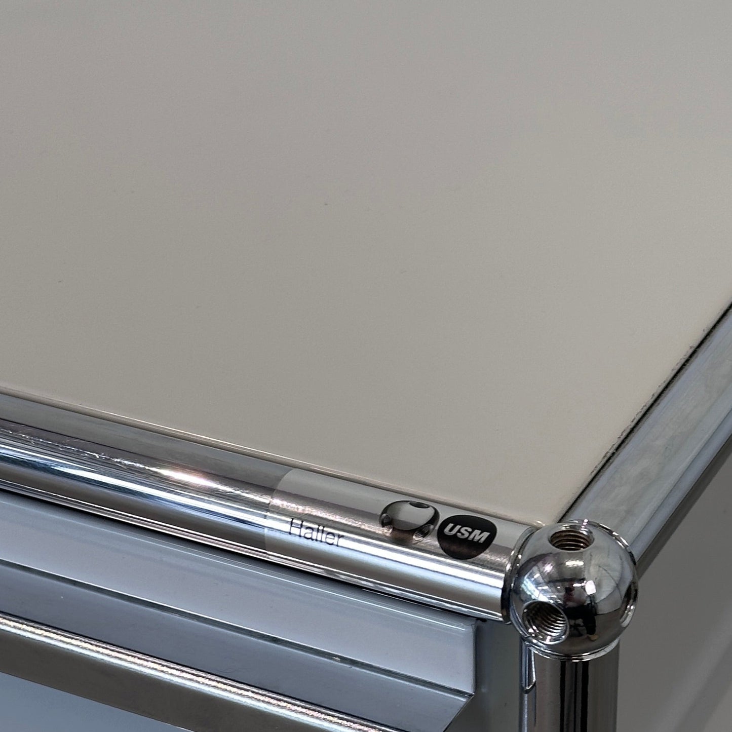 USM Haller Rollcontainer Lichtgrau (2 Auszüge)