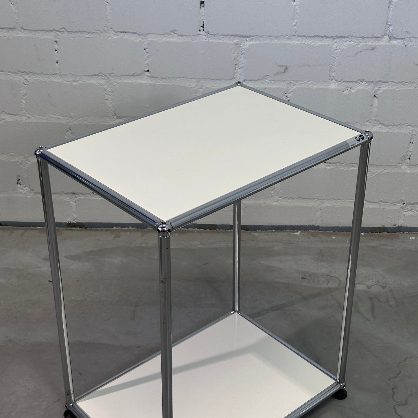 USM Haller Beistelltisch weiß 35x50cm