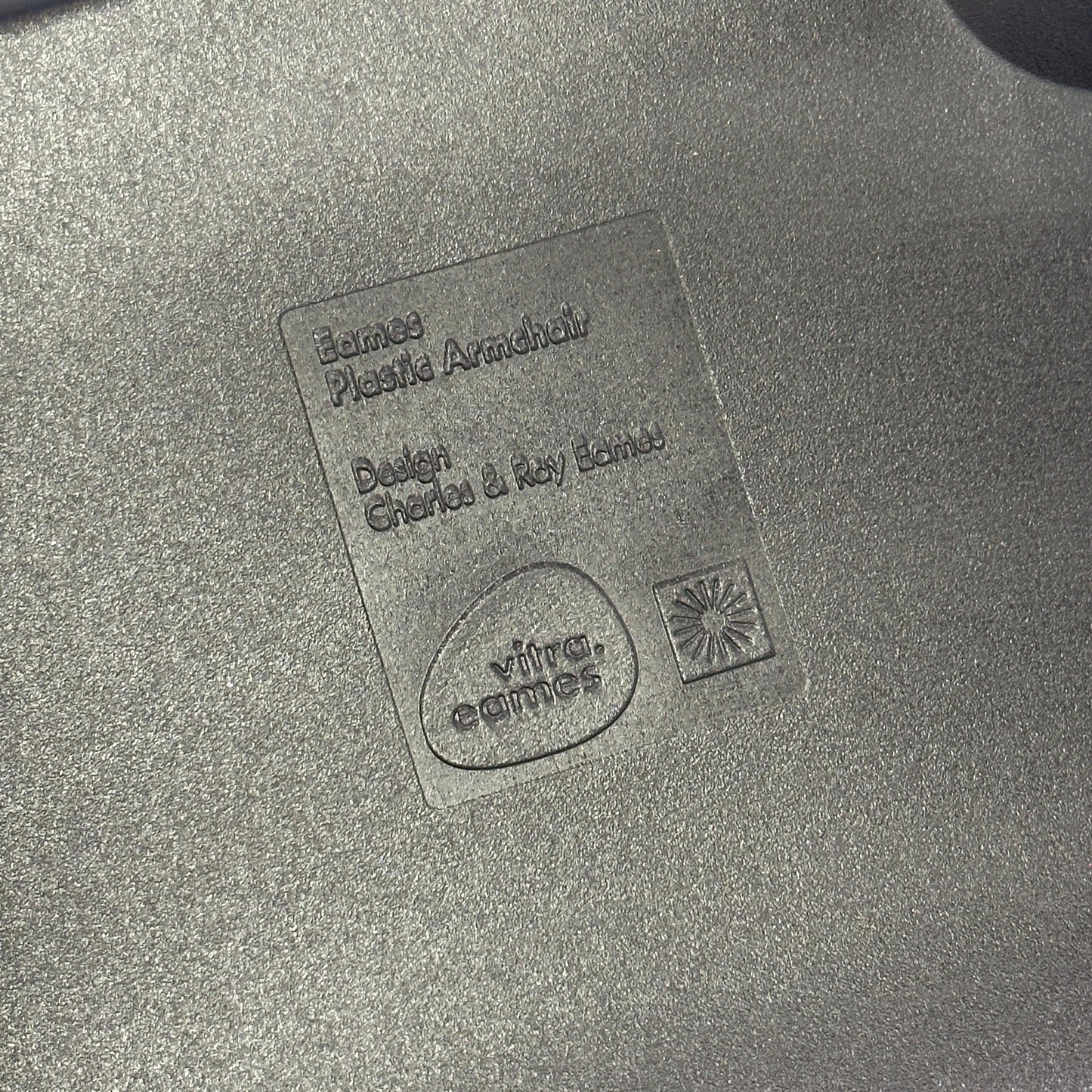 Vitra DAW Eames Plastic Armchair schwarz