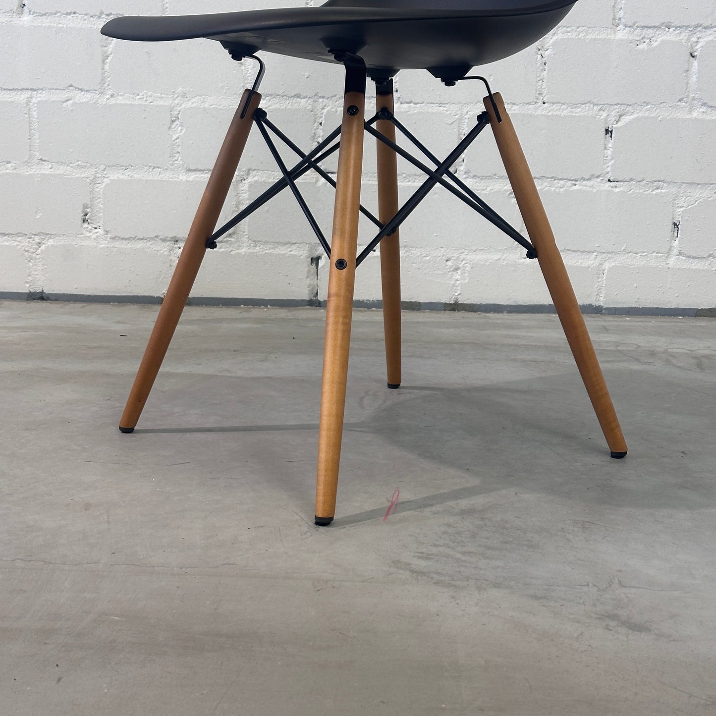 Vitra Eames Plastic Side Chair DSW schwarz