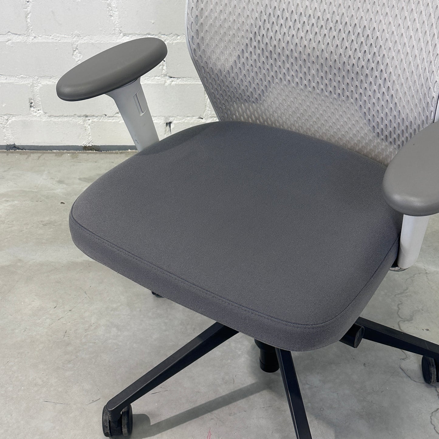 Vitra ID Mesh hellgrau