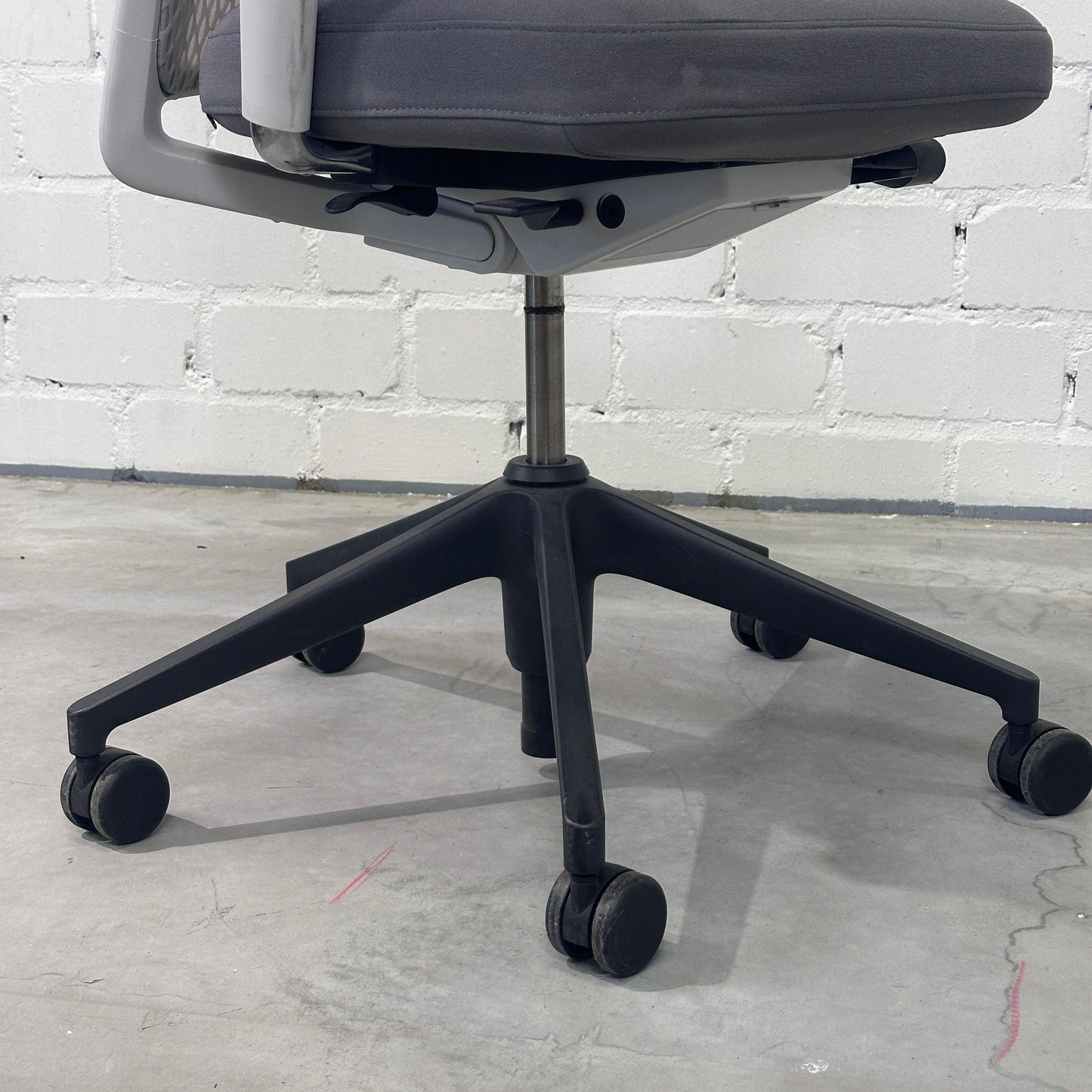 Vitra ID Mesh hellgrau