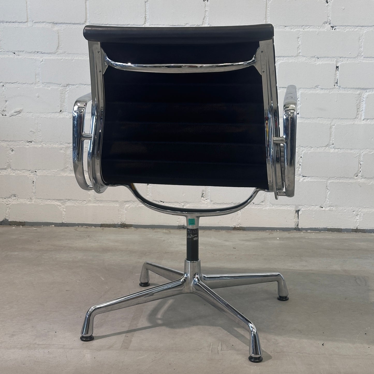Vitra EA 108 Leder schwarz