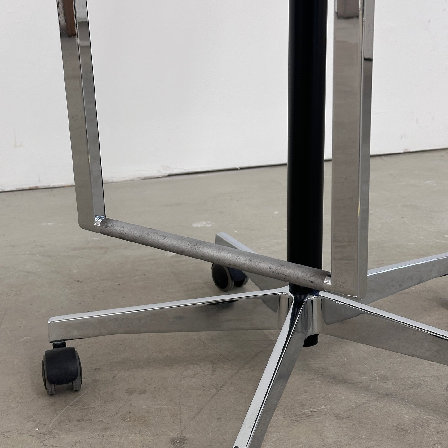 Vitra .03 High schwarz