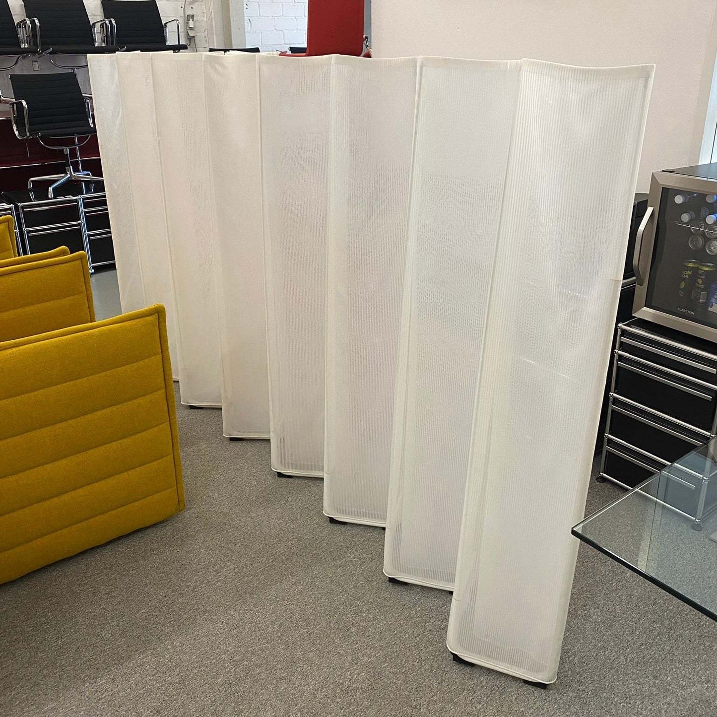 Interstuhl Paravent 3m white room divider folding screen in office setting