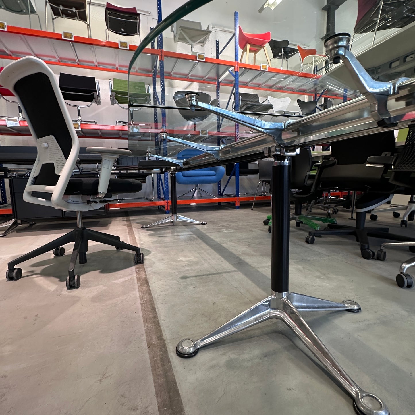 Herman Miller Schreibtischanlage Burdick 320x260cm Glas