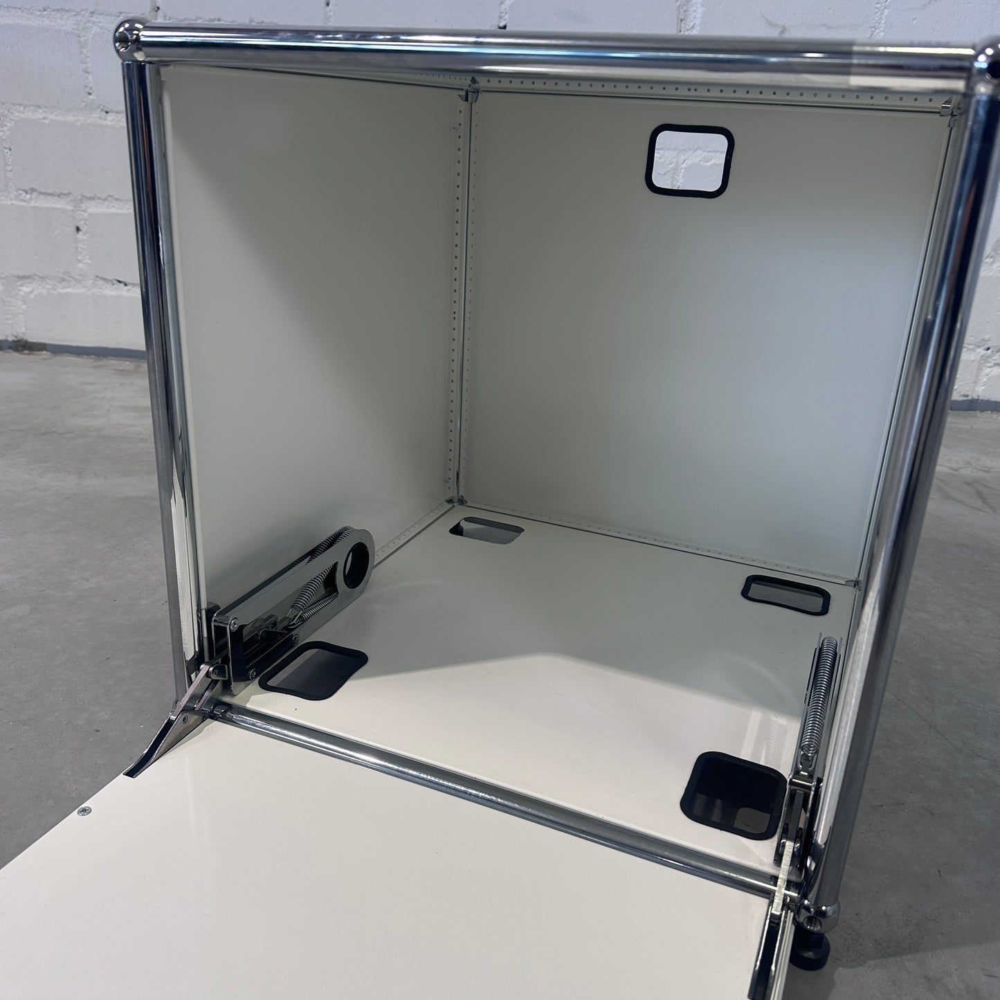 1x1 Druckermöbel 395x395mm mit 1 Klappe und 5 Kabeldurchlässe