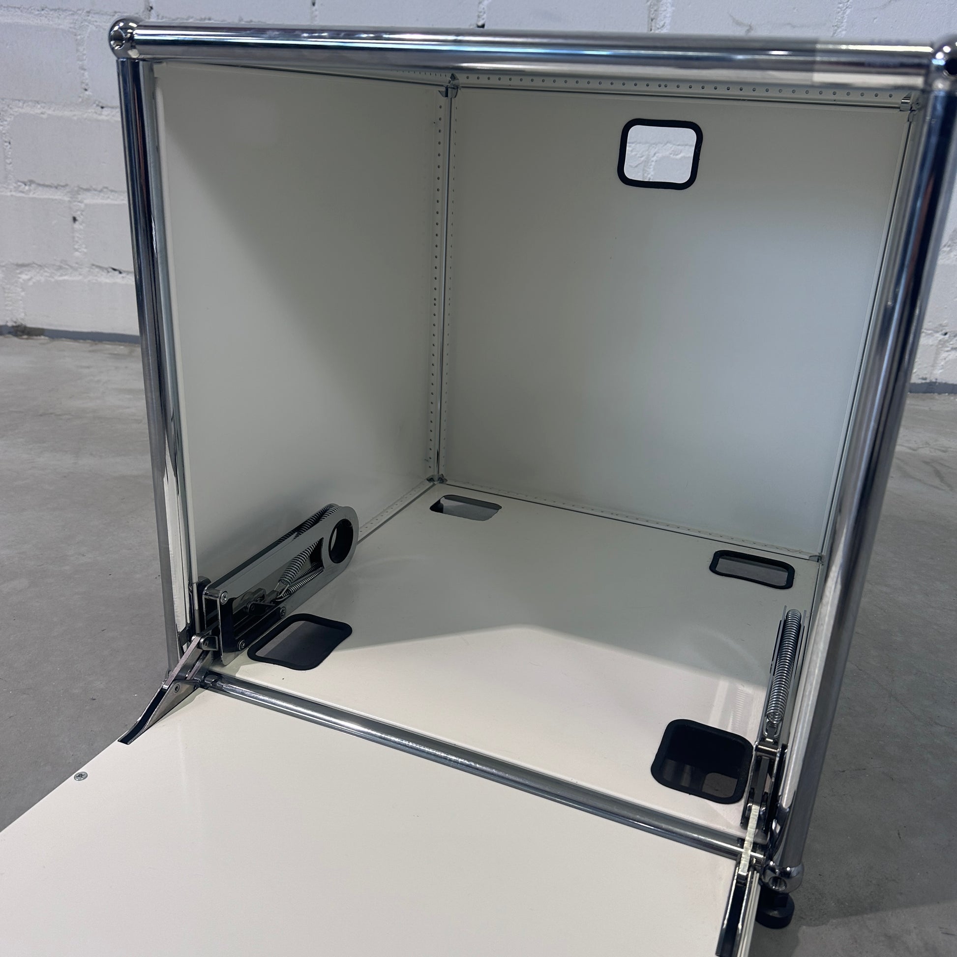1x1 Druckermöbel 395x395mm mit 1 Klappe und 5 Kabeldurchlässe