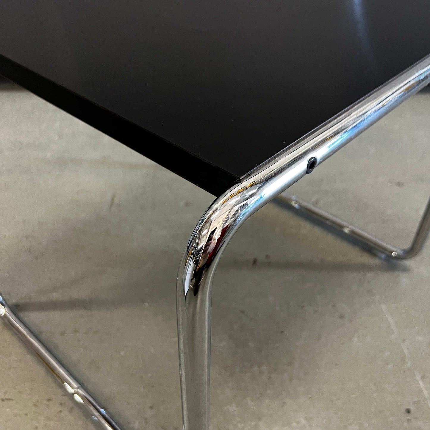Knoll Breuer Laccio black side table with chrome frame and black top, 55x45x48cm